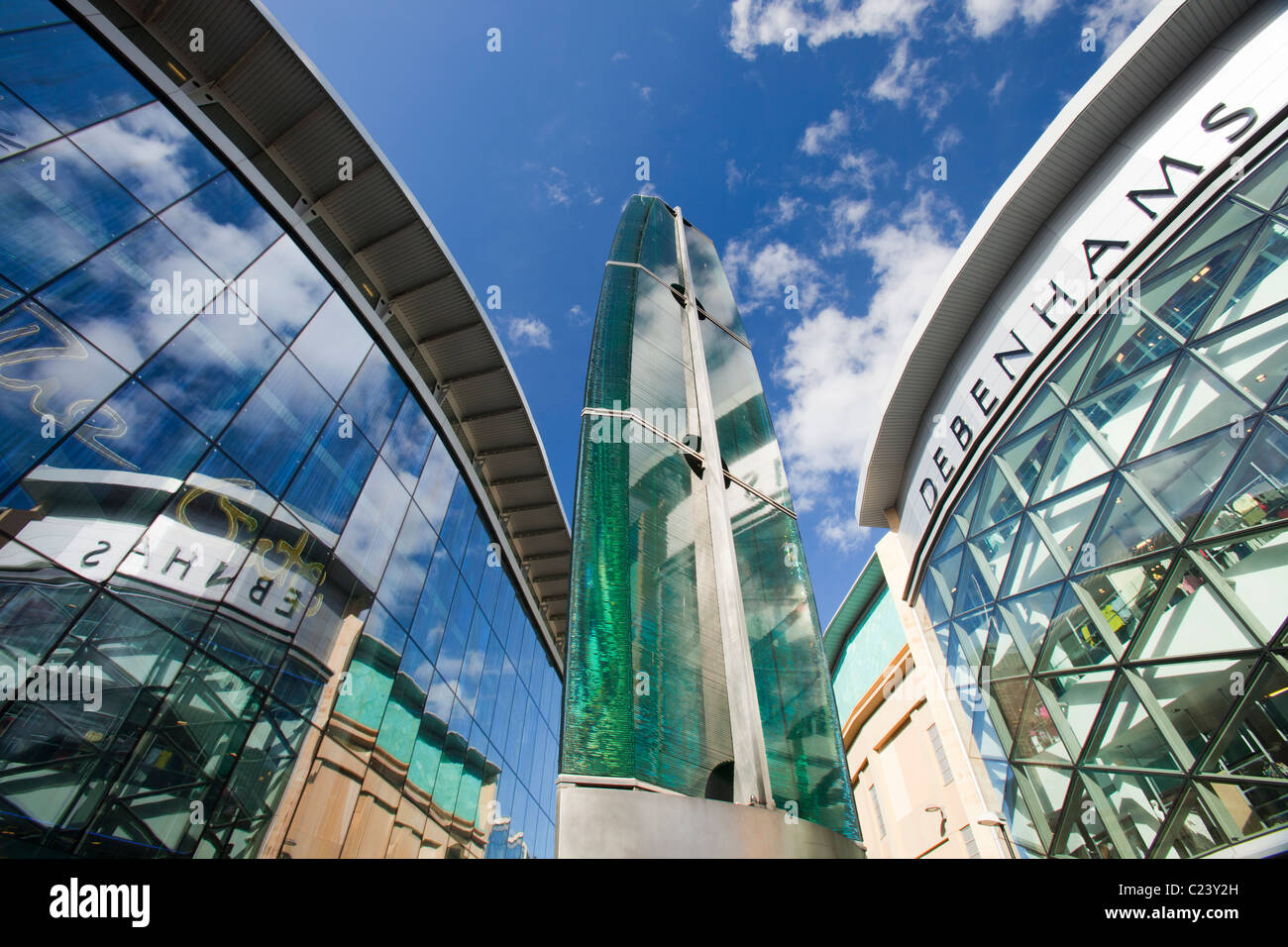 Danny Lane 'ellissi eclissi' sculture in vetro nel centro cittadino di Newcastle, Tyneside, Regno Unito. Foto Stock