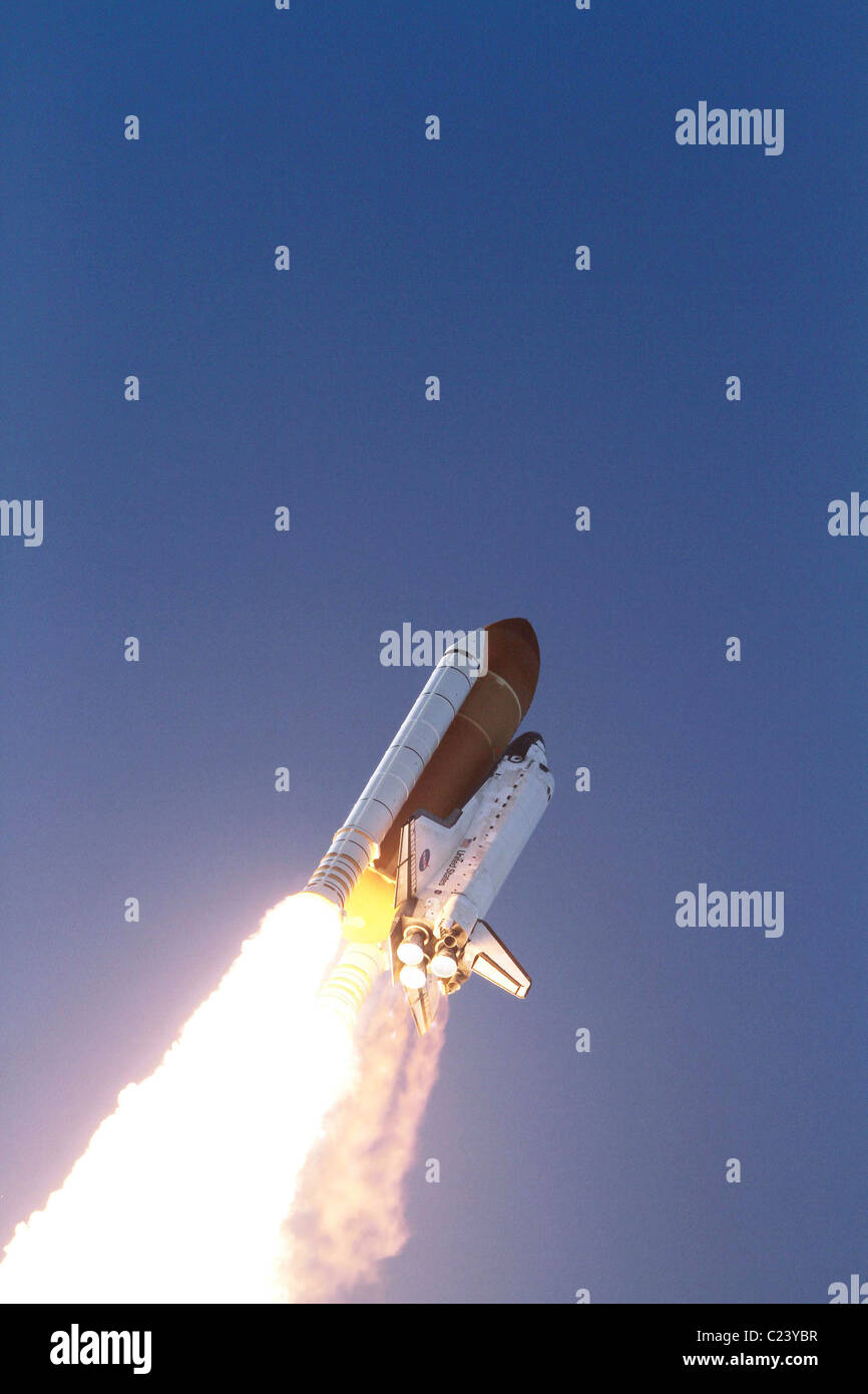 La scoperta dell'ultima il decollo! Lo space shuttle Discovery capi di sollevamento dello spazio fuori dalla piattaforma di lancio 39A in corrispondenza di NASA Kennedy Space Center Foto Stock
