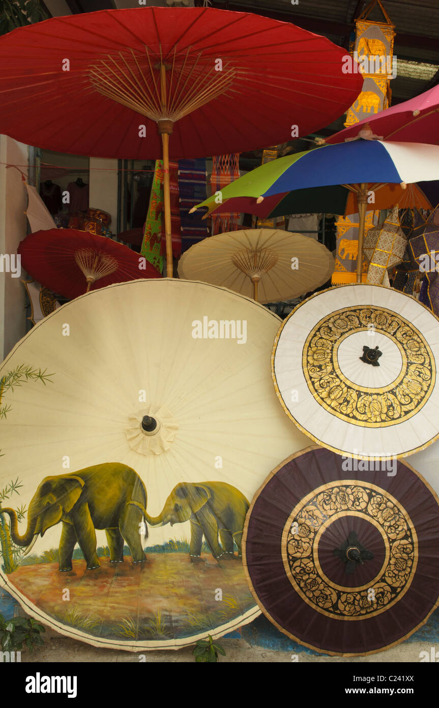 Il bambù ombrelloni a Bo Sang Ombrello Village vicino a Chiang Mai, Thailandia Foto Stock Il bambù ombrelloni a Bo Sang Ombrello Village vicino a Chiang Mai, Thailandia Foto Stock