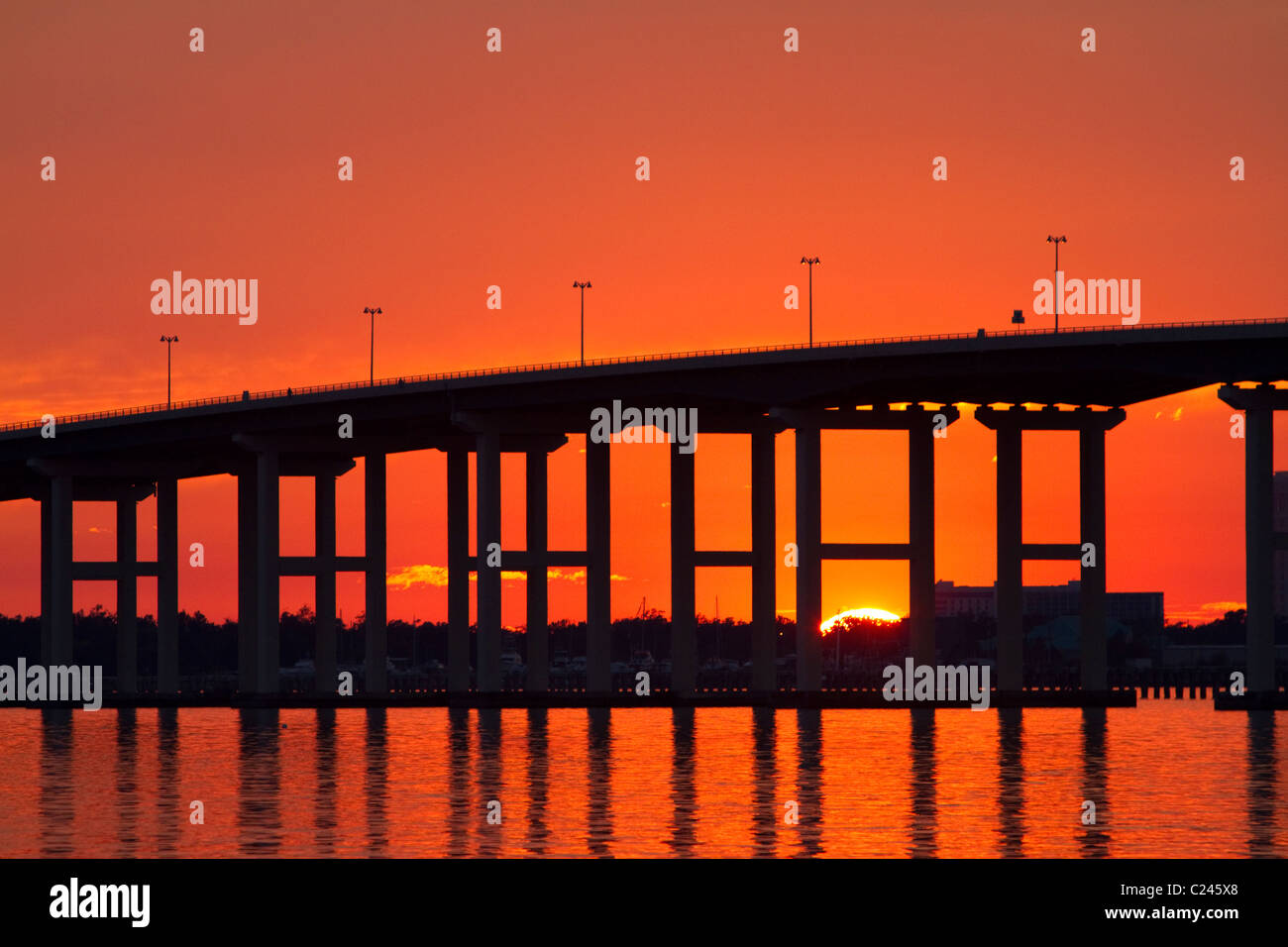 Il Biloxi Bay Bridge porta U.S. Route 90 su Biloxi baia tra Biloxi e Ocean Springs, Mississippi, Stati Uniti d'America. Foto Stock