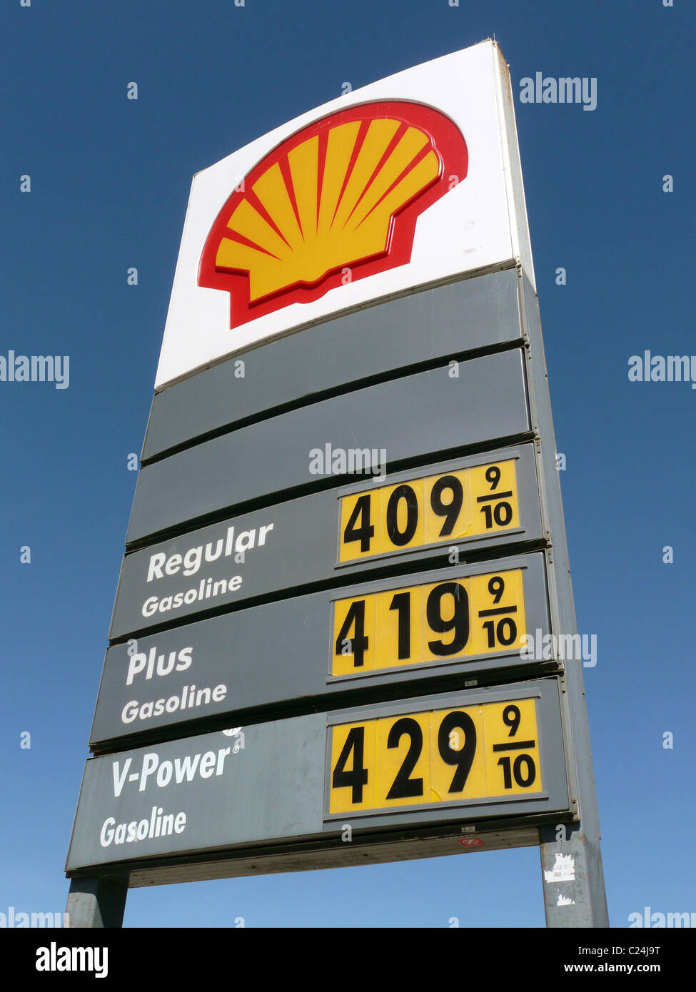 Stazione di rifornimento Shell segno indicante i prezzi della benzina a oltre 4 dollari per gallone, San Francisco, California Foto Stock