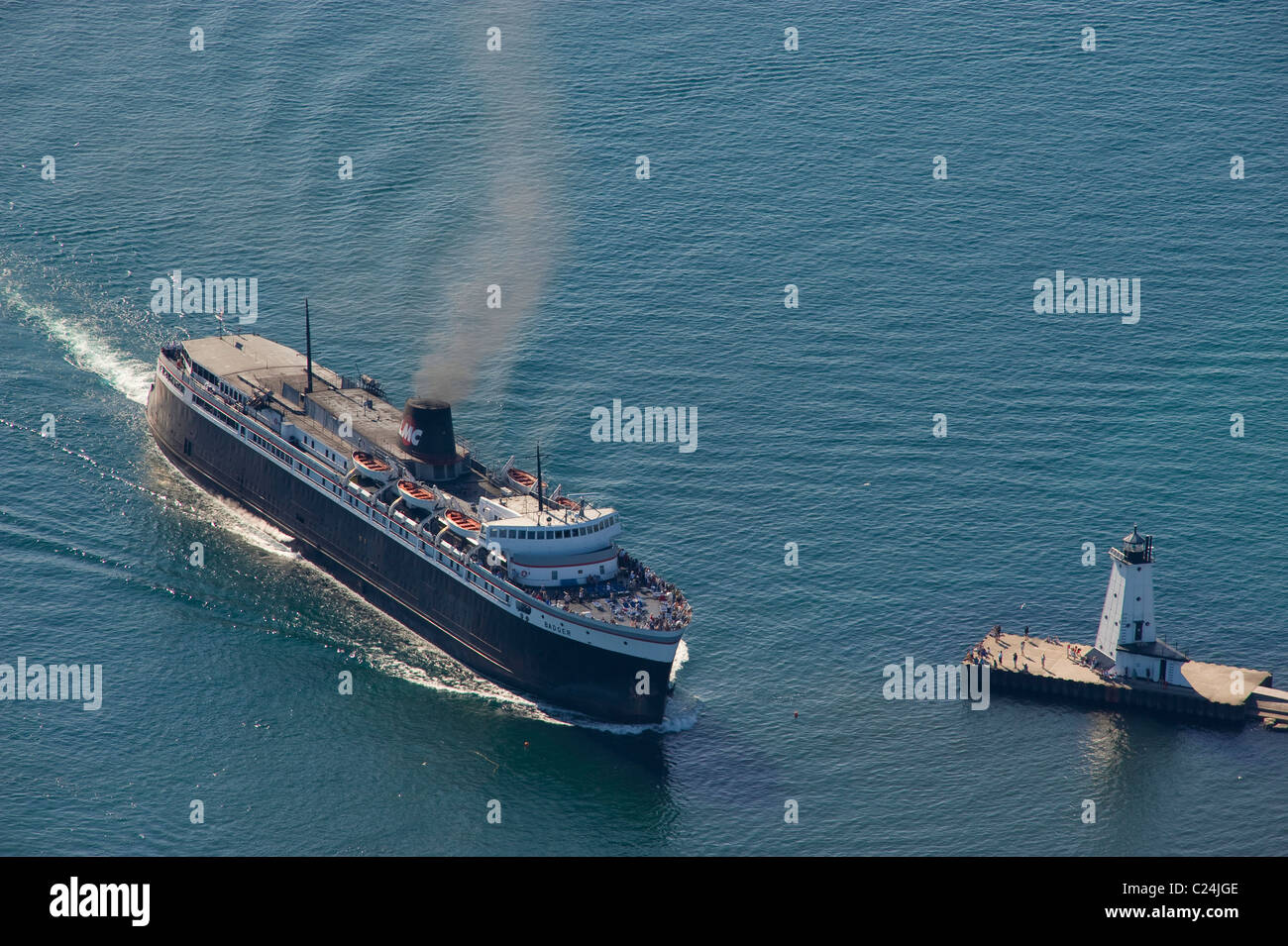 Nave passeggeri o traghetto SS Badger tornando al porto di Ludington Michigan STATI UNITI D'AMERICA sul Lago Michigan Foto Stock