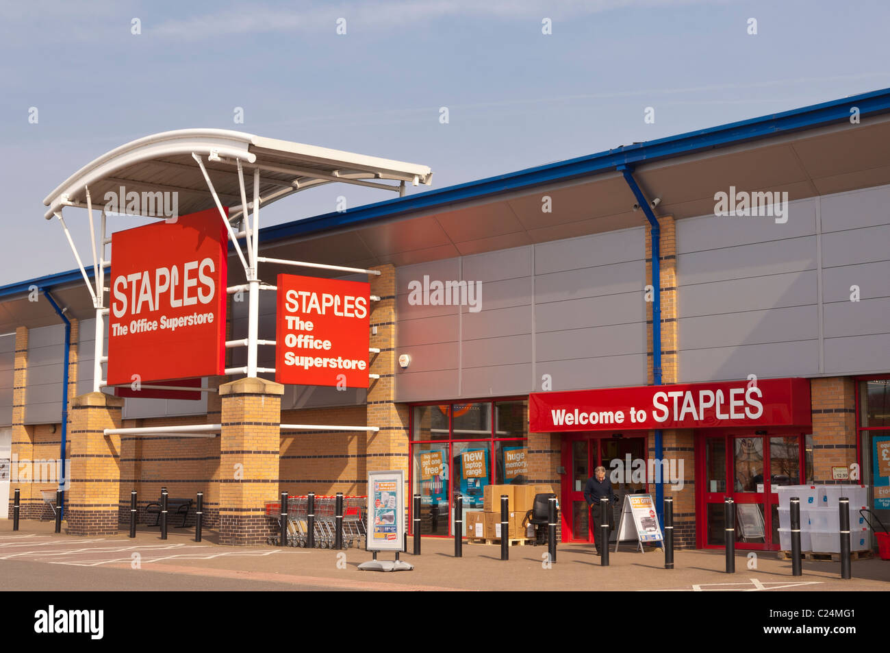I punti metallici office superstore a Longwater Retail Park in Norwich , Norfolk , Inghilterra , Inghilterra , Regno Unito Foto Stock I punti metallici office superstore a Longwater Retail Park in Norwich , Norfolk , Inghilterra , Inghilterra , Regno Unito Foto Stock