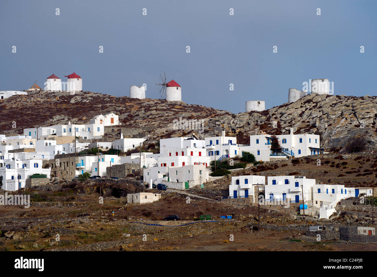 Vista parziale del villaggio di Chora, sul Greco Cyclade isola di Amorgos. Foto Stock