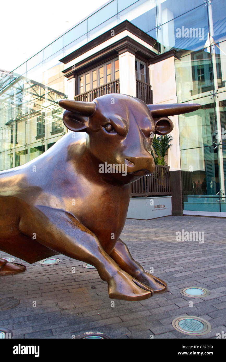 Brummie il toro, la Corrida Bull presso l'entrata principale dell'edificio a ovest, Bullring Shopping Centre, Birmingham, UK 116763 Foto Stock