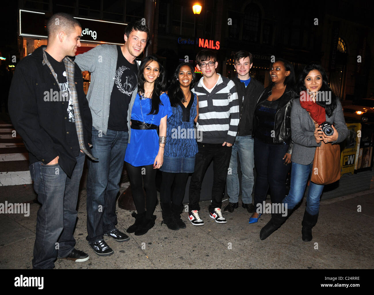 Mark Salling, Cory Monteith, 2 ventole, Kevin McHale e Chris Colfer e Amber Riley a partire dal CW's Glee uscire Stephen Starr Foto Stock