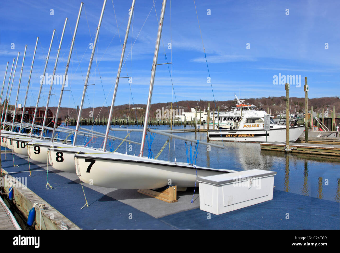 Barche ormeggiate per l'inverno, Port Jefferson, Long Island NY Foto Stock