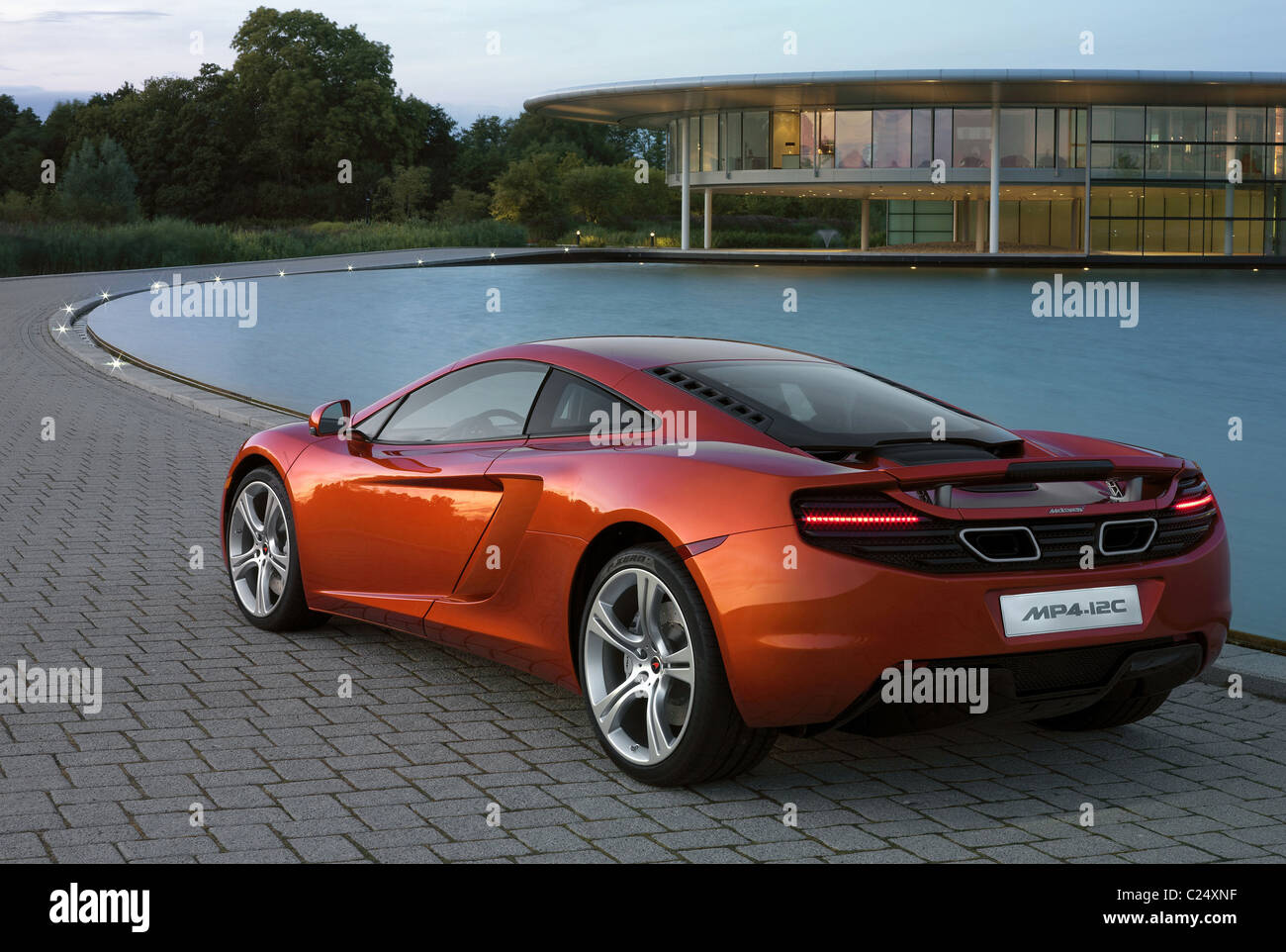 La McLaren Automotive introduce la McLaren MP4-12C. Si va in vendita attraverso un apposito, rivenditore di tutto il mondo in rete inizio Foto Stock