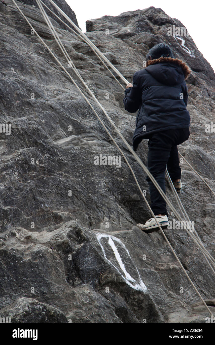 Tenzing rock è uno dei tanti punti di formazione dell'Alpinismo himalayano Institute di Darjeeling, West Bengal, India. Foto Stock