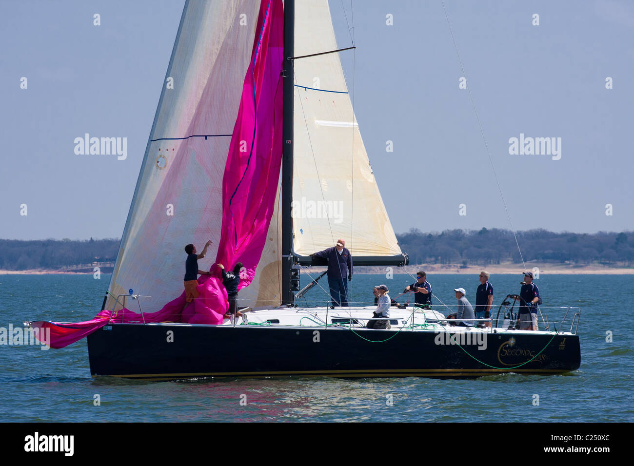 J122 racing a Texoma Sailing Club Icebreaker 3, terza gara a vela del 2011 presso il lago Texoma, Texas. Foto Stock