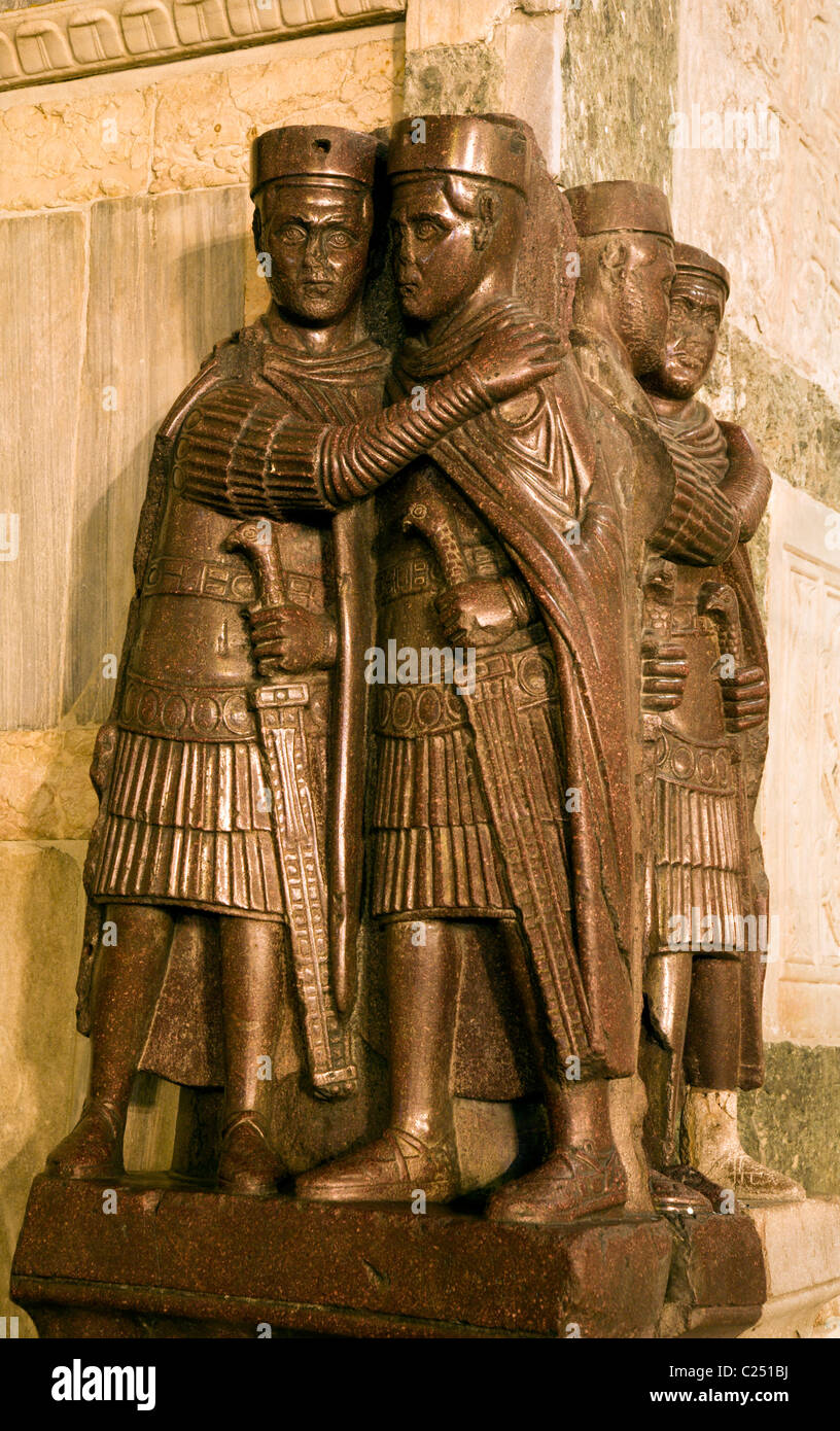 Venezia - tetrarchi statua dalla facciata della chiesa di st. Cattedrale di Mark Foto Stock