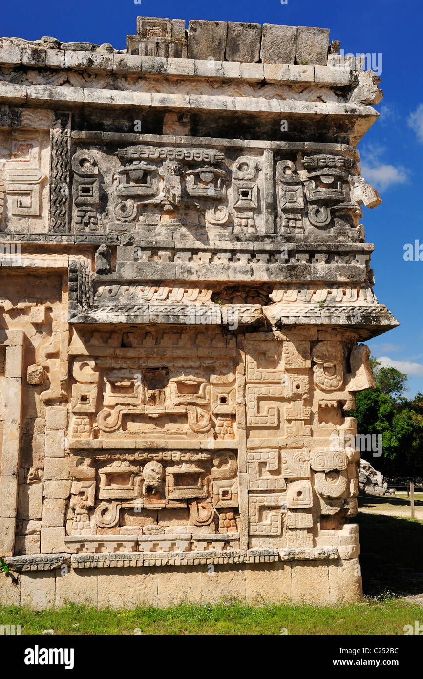 Dettaglio della parete dal convento a Chichen Itza, Yucatan, Messico Foto Stock