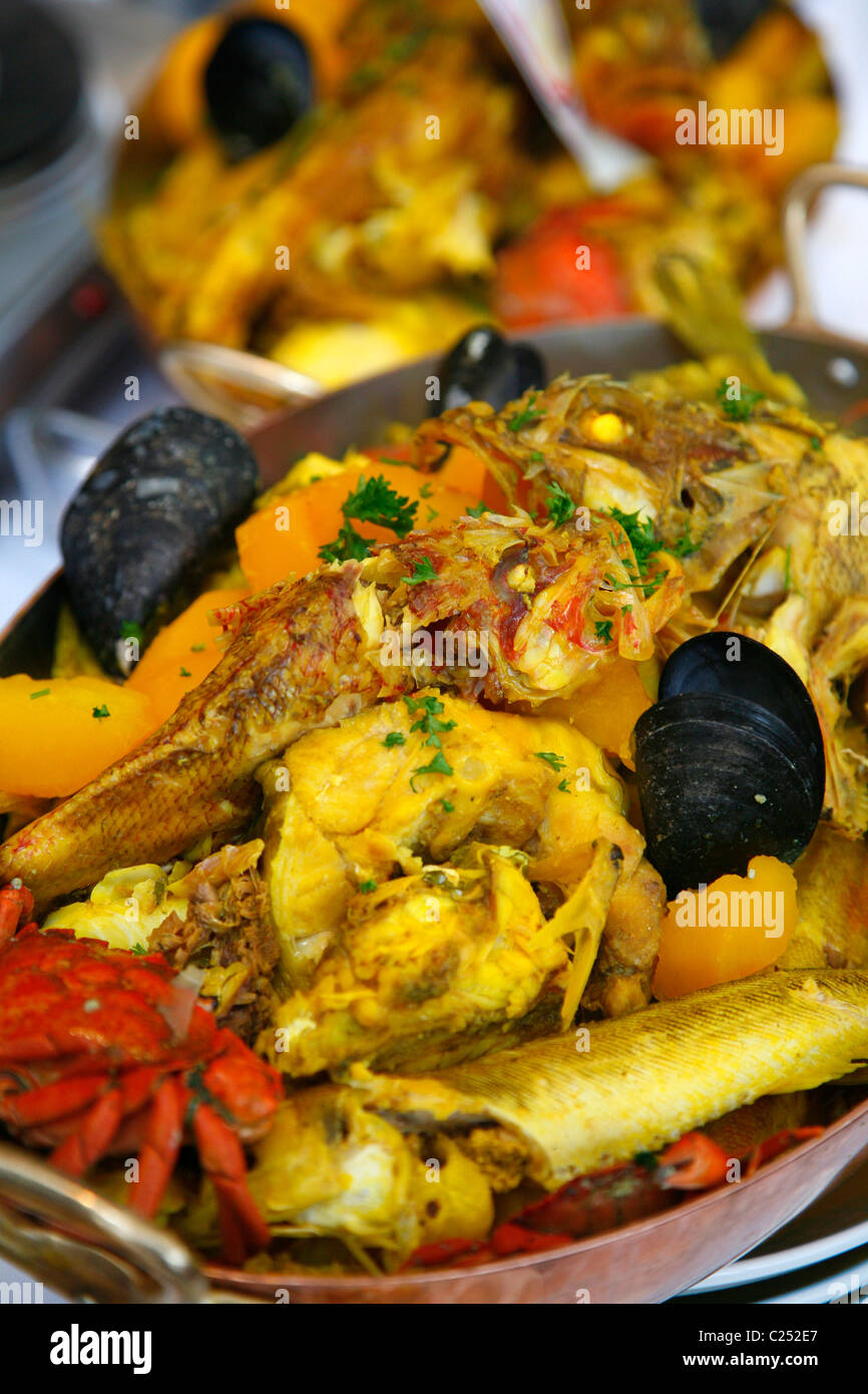Bouillabaisse piatto al ristorante Miramar in Vieux Port area considerata per rendere migliori in città Foto Stock