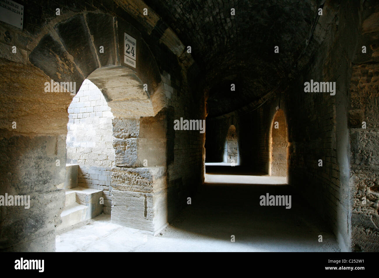 Les Arènes anfiteatro romano, Arles, Provenza, Francia. Foto Stock
