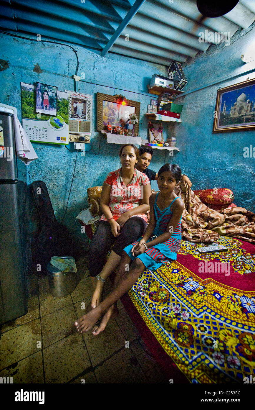 Casa in baraccopoli vicino area di Colaba, Mumbai, India Foto Stock