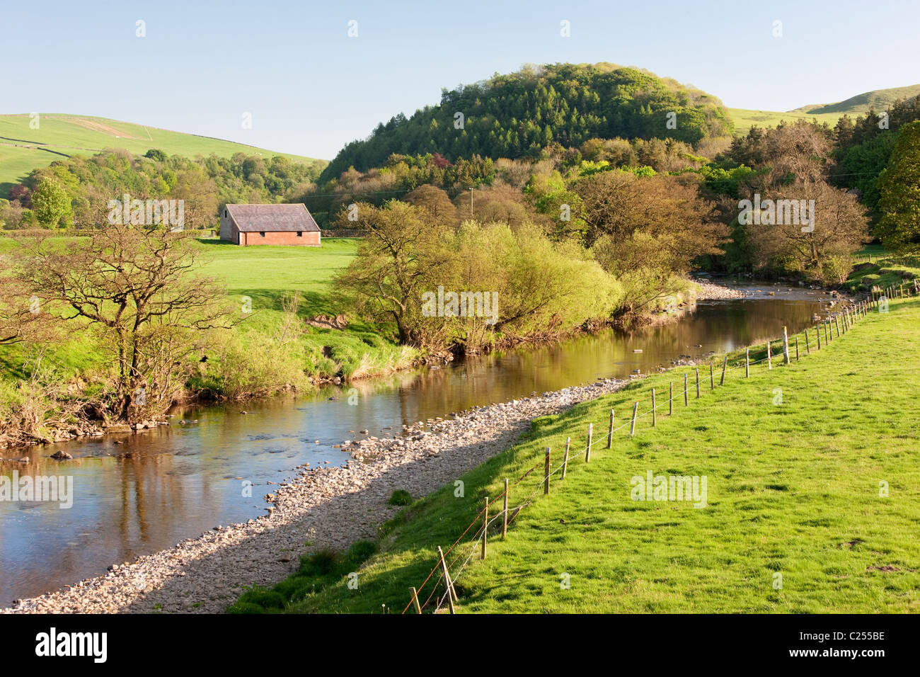 Vista lungo il fiume Hodder, foresta di Bowland, Lancashire. Foto Stock