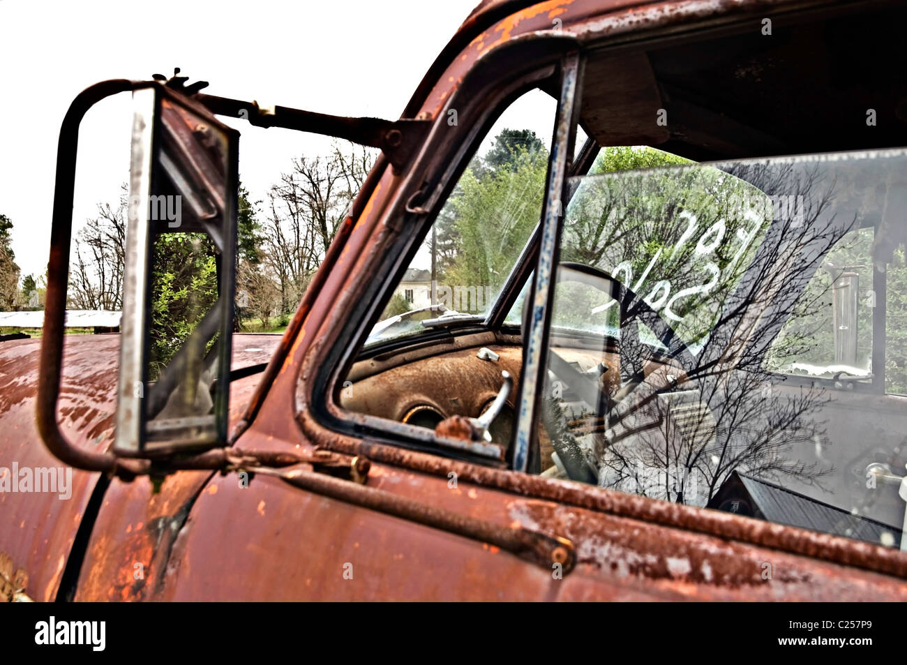 Close up di un vintage carrello finestra laterale e lo specchio. Foto Stock