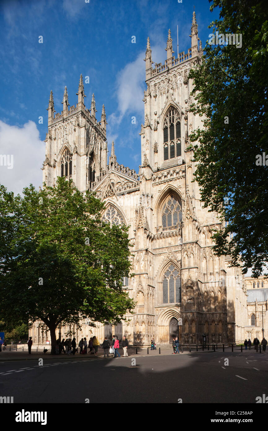 La parte esterna del mirabile York Minster nella cattedrale di York, East Yorkshire Foto Stock