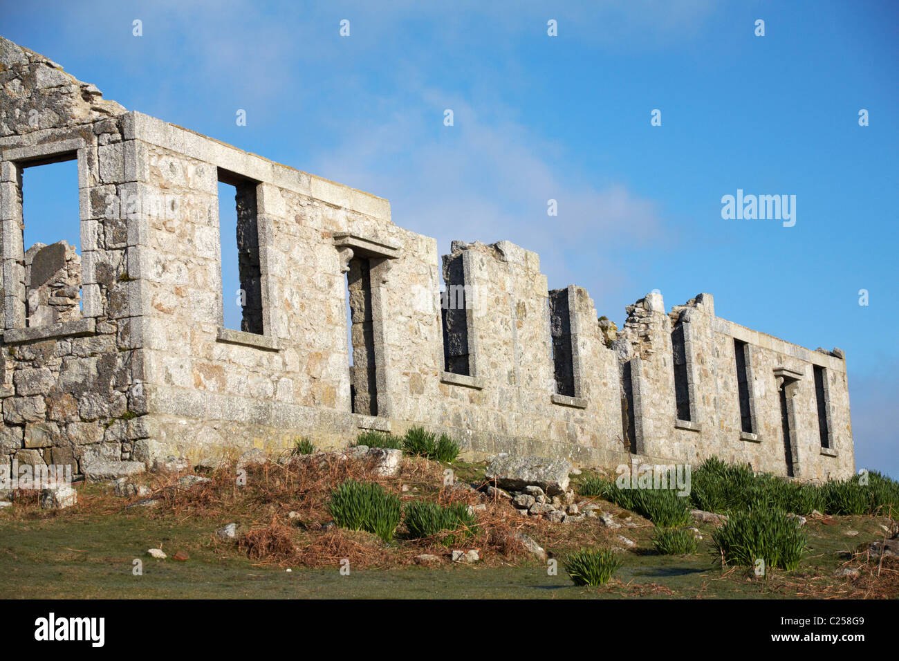 Vecchia cava cottages su Lundy Island, Devon, Inghilterra Regno Unito nel mese di marzo Foto Stock Vecchia cava cottages su Lundy Island, Devon, Inghilterra Regno Unito nel mese di marzo Foto Stock