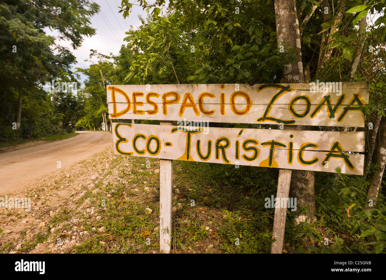 REMATE, GUATEMALA - scritto a mano segno per la zona di lenta ed ecoturismo. Foto Stock