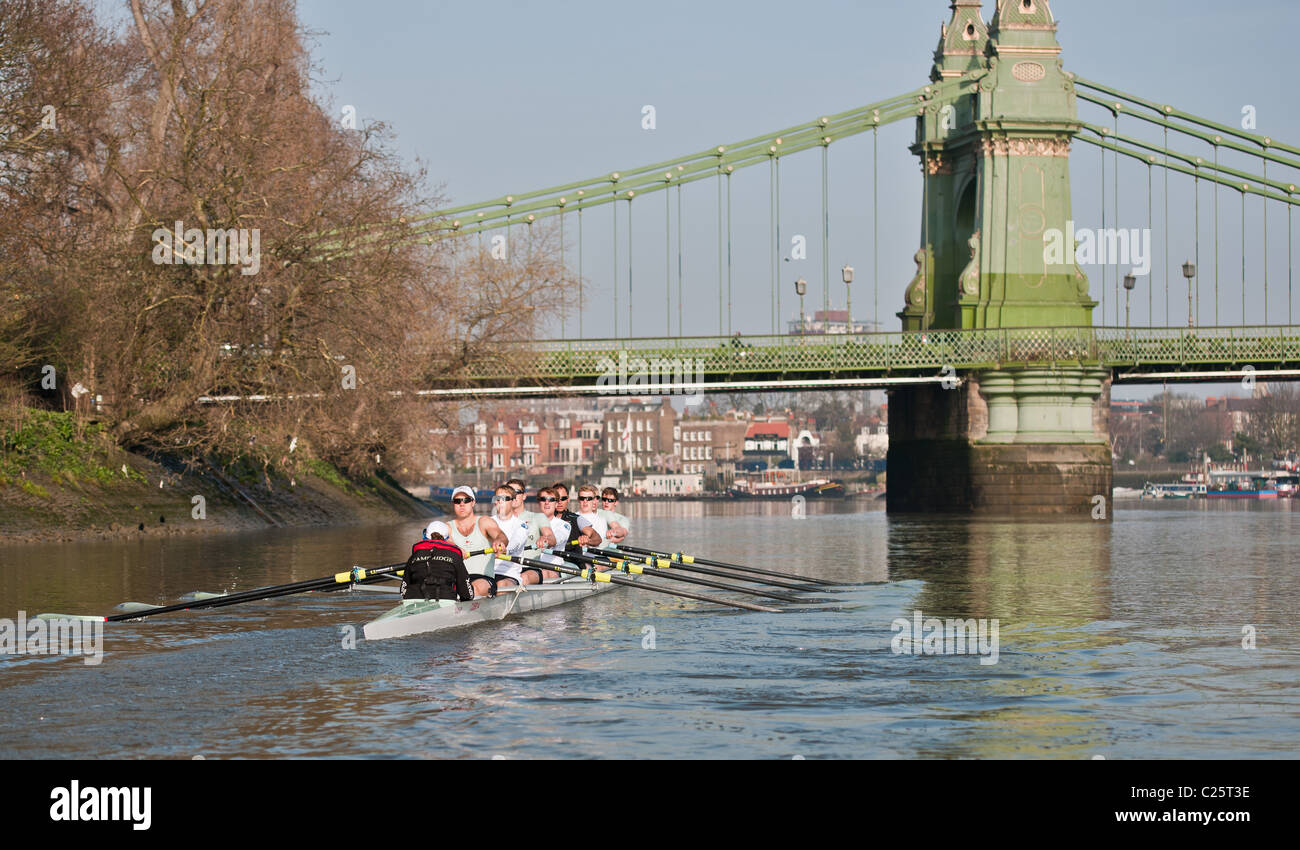 Il Xchanging Oxford & Università di Cambridge Boat Race 2011 Foto Stock