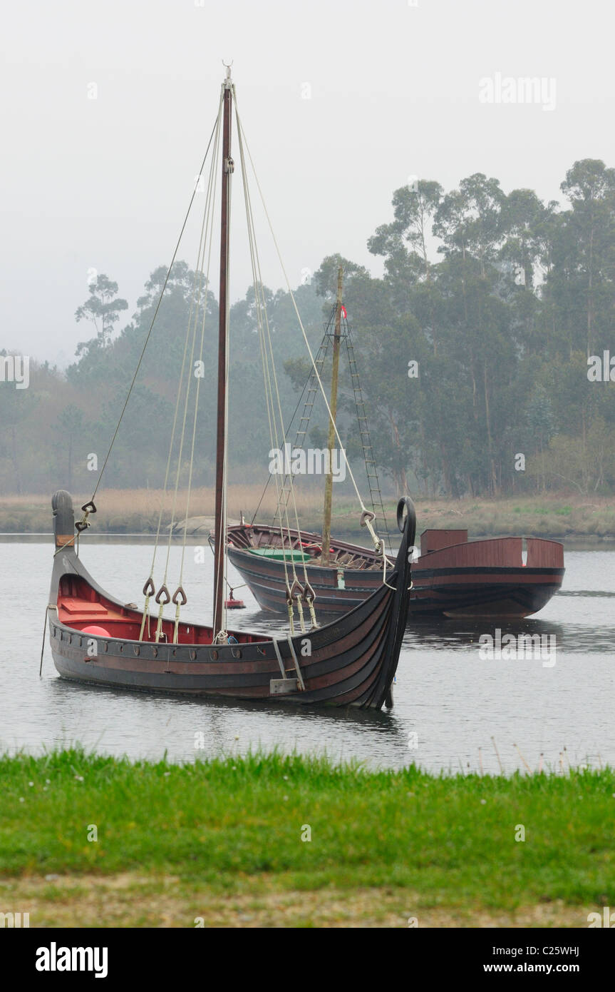 Viking barche in Catoira, Coruña, Galizia, Spagna. Foto Stock