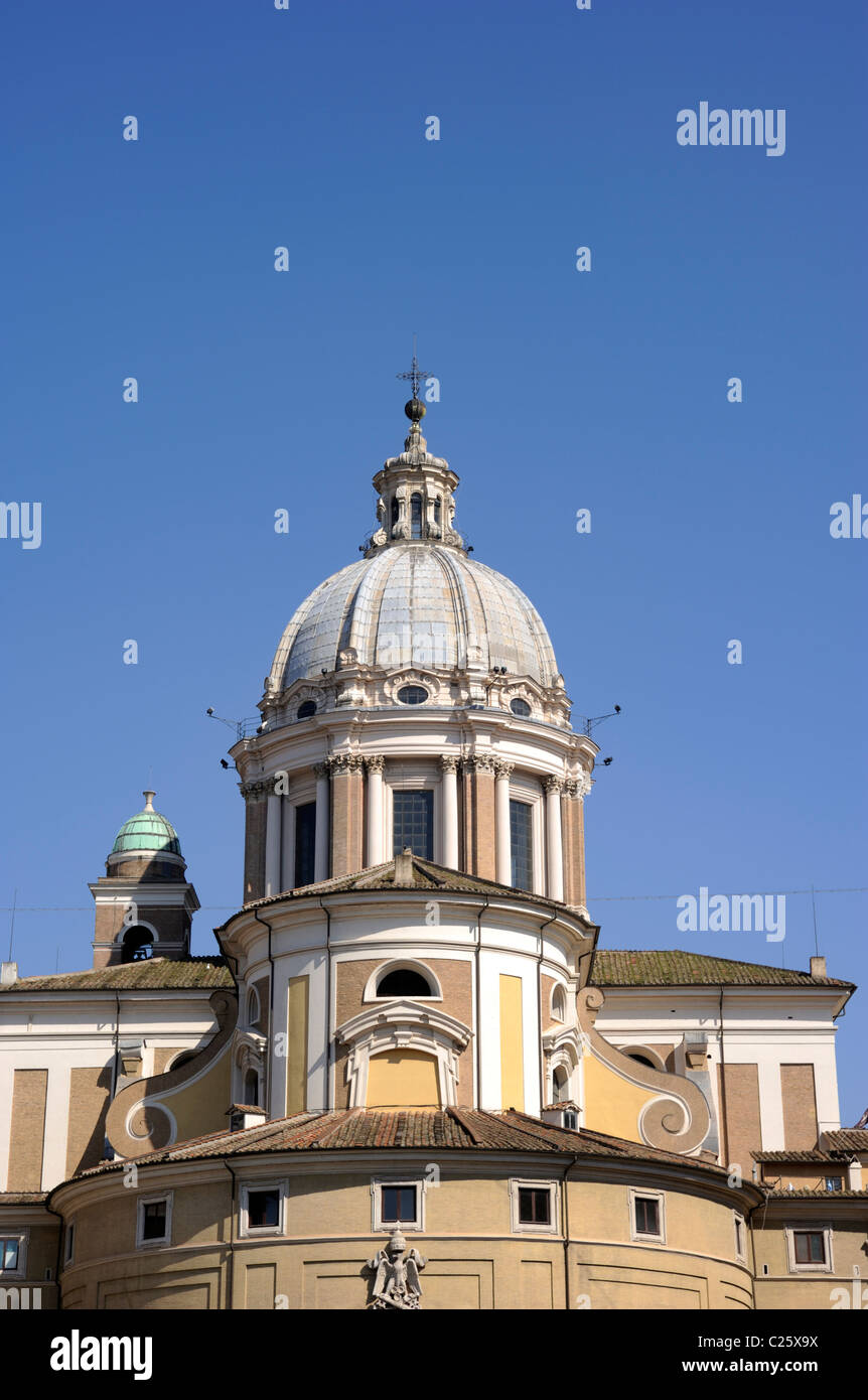 Italia, Roma, chiesa dei Santi Ambrogio e Carlo al corso, cupola Foto Stock