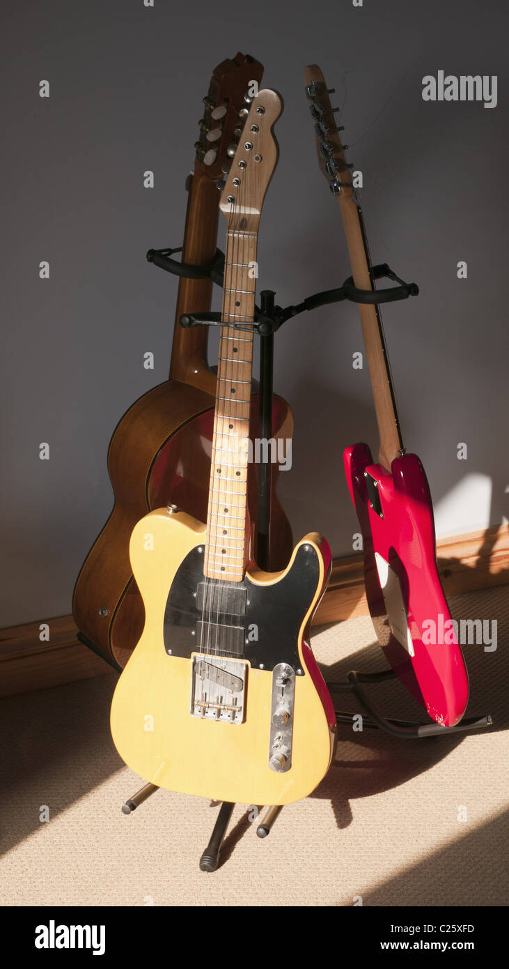 Chitarre elettroacustiche Fender Telecaster stratocaster Foto Stock