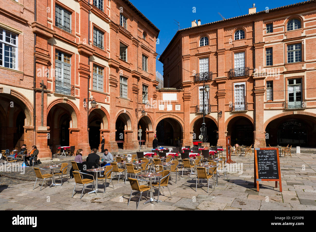Pavement Cafe nel luogo Nationale, Montauban, Lotto, Francia Foto Stock