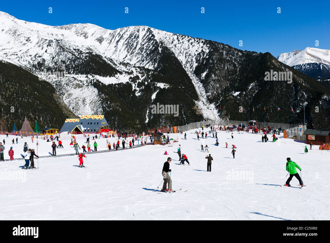 Il vivaio pendii a Comallempla, Arinsal, Vallnord Ski Area, Andorra Foto Stock