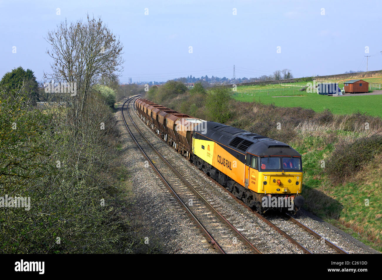 47749 con 10:20 Stoke Marcroft - Long Marston PGA carro si muovono a Norton caserma prima di entrare a far parte del Cotswold linea su 24/3/10. Foto Stock