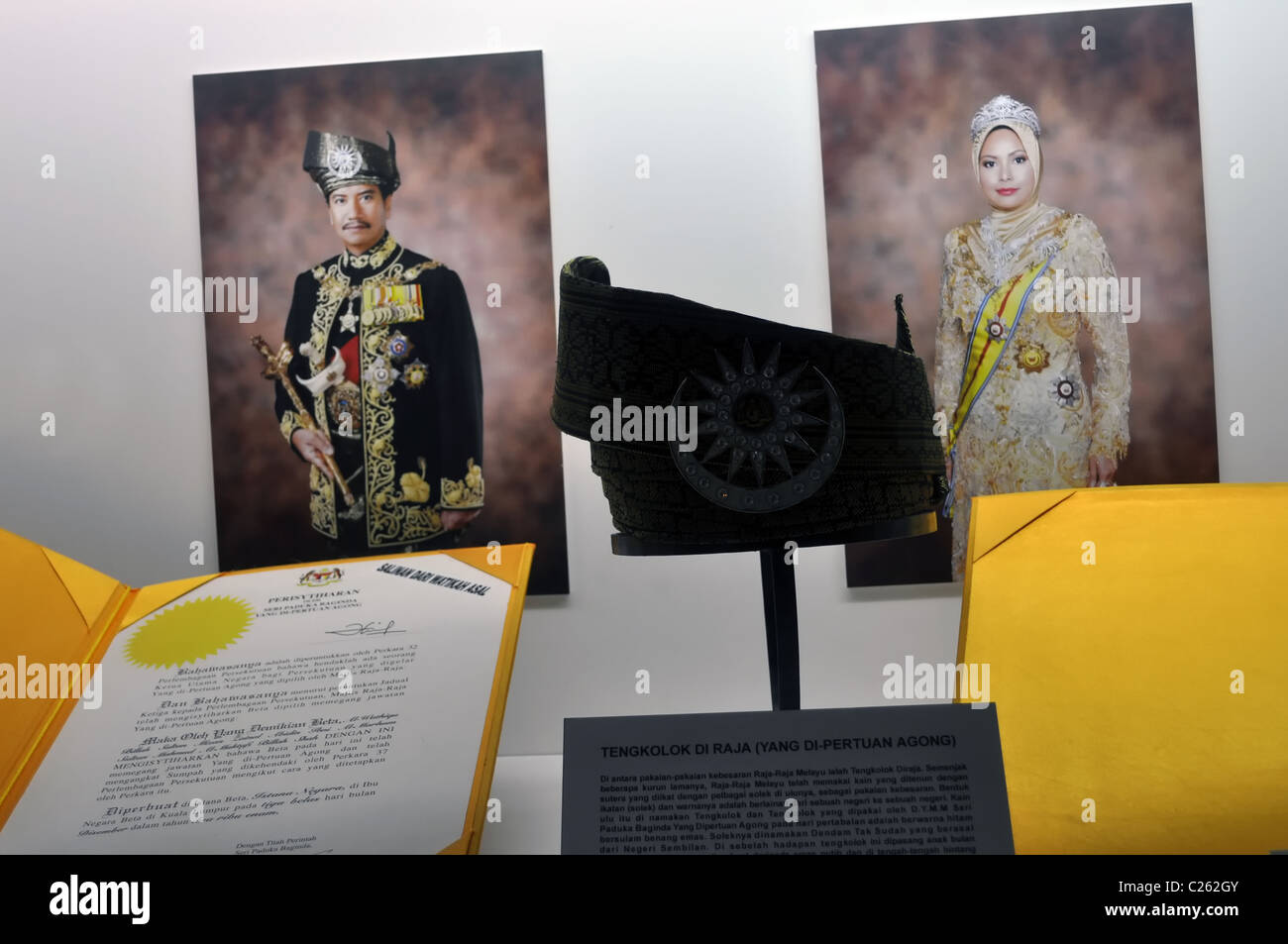 Ritratto del re Yang Di-Pertuan Agong e Regina Seri Paduka Baginda. Museo nazionale di Kuala Lumpur. Foto Stock