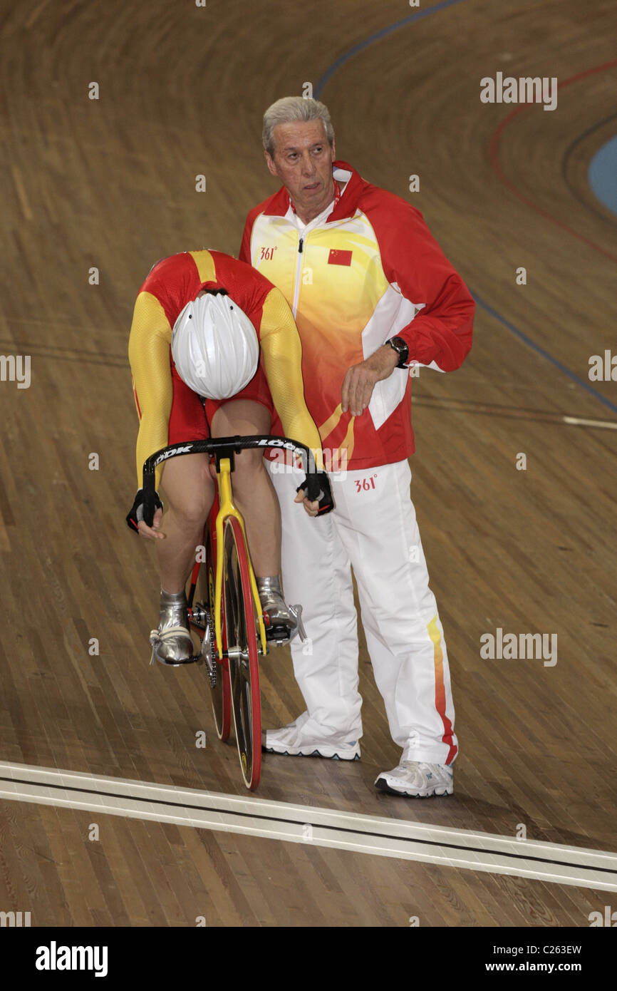 Shuang GUO Cina womens sprint UCI via del Campionato del Mondo di Ciclismo Apeldoorn 1/8 final Foto Stock