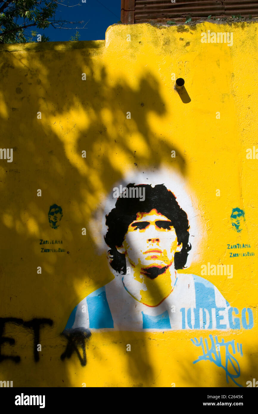 La pittura di Maradona su un parco giochi parete vicino La Bombonera a La Boca, Buenos Aires, Argentina Foto Stock
