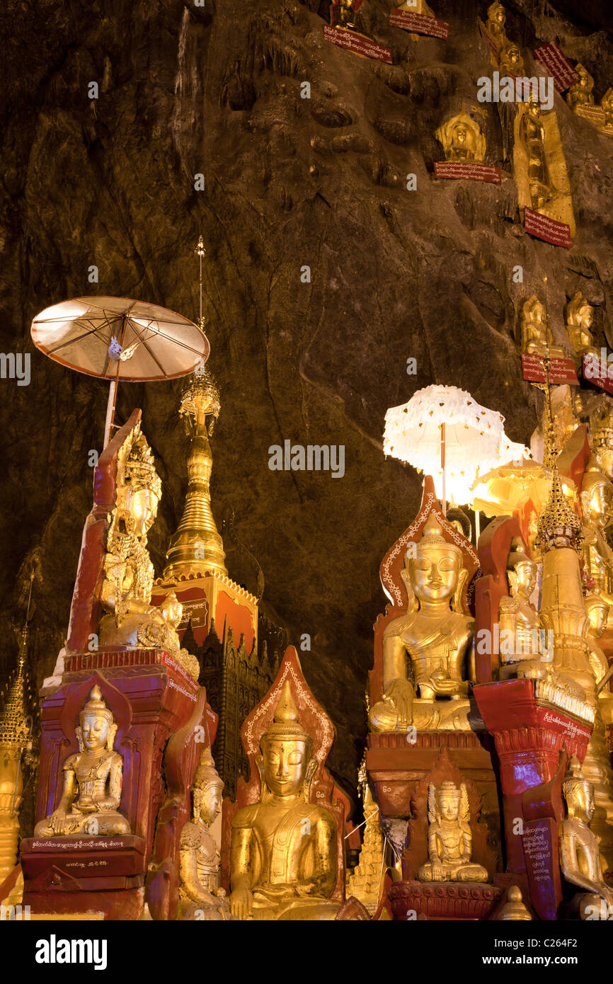 Grotta con più di 800 Golden Statue di Buddha. Pindaya, stato Shan, Birmania. Foto Stock