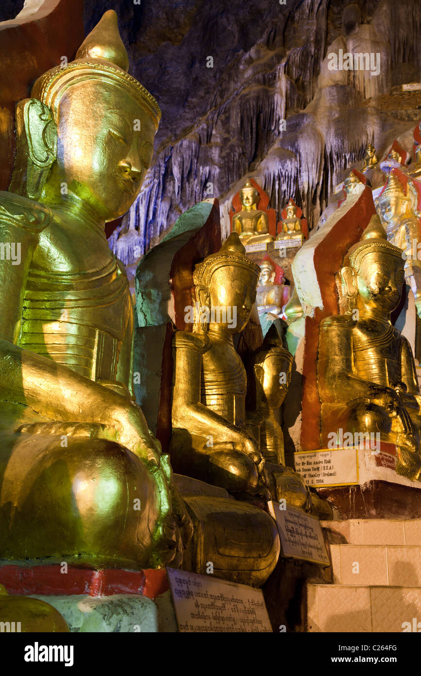 Grotta con più di 800 Golden Statue di Buddha. Pindaya, stato Shan, Birmania. Foto Stock