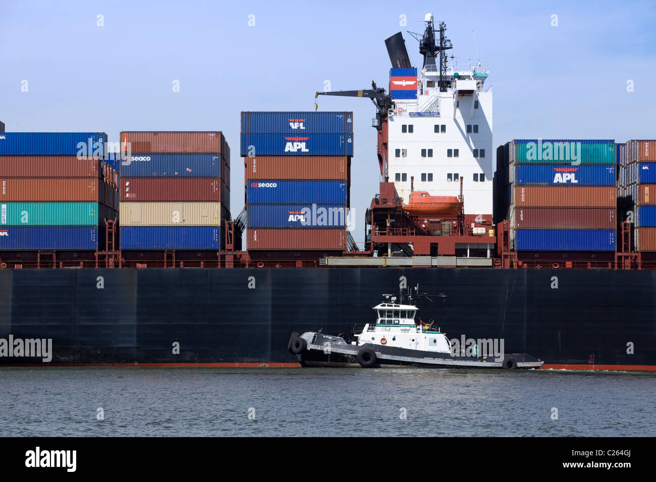 APL nave portacontainer getting caricato - San Francisco, California USA Foto Stock