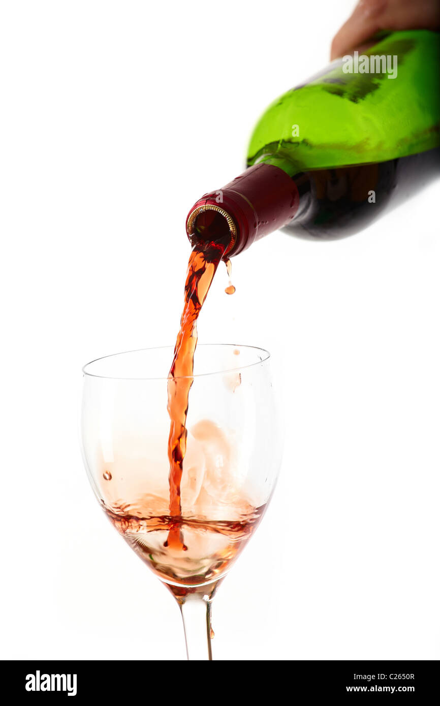 Vino rosso riempire un bicchiere, bere Foto Stock