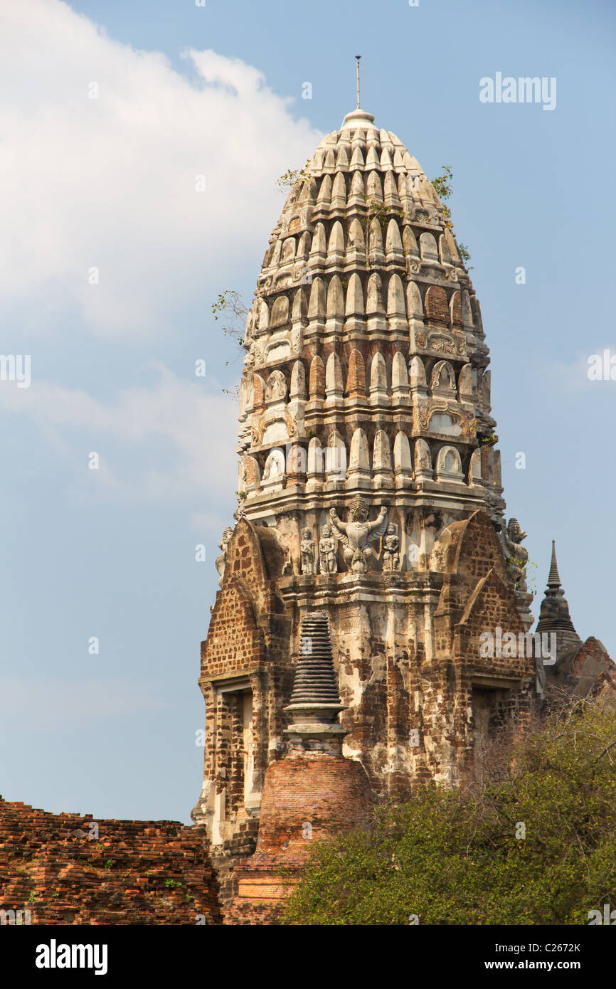 Grande e decorata Chedi del Wat Phra Ram, parte del Patrimonio mondiale dell UNESCO a Ayuthaya, Thailandia Foto Stock