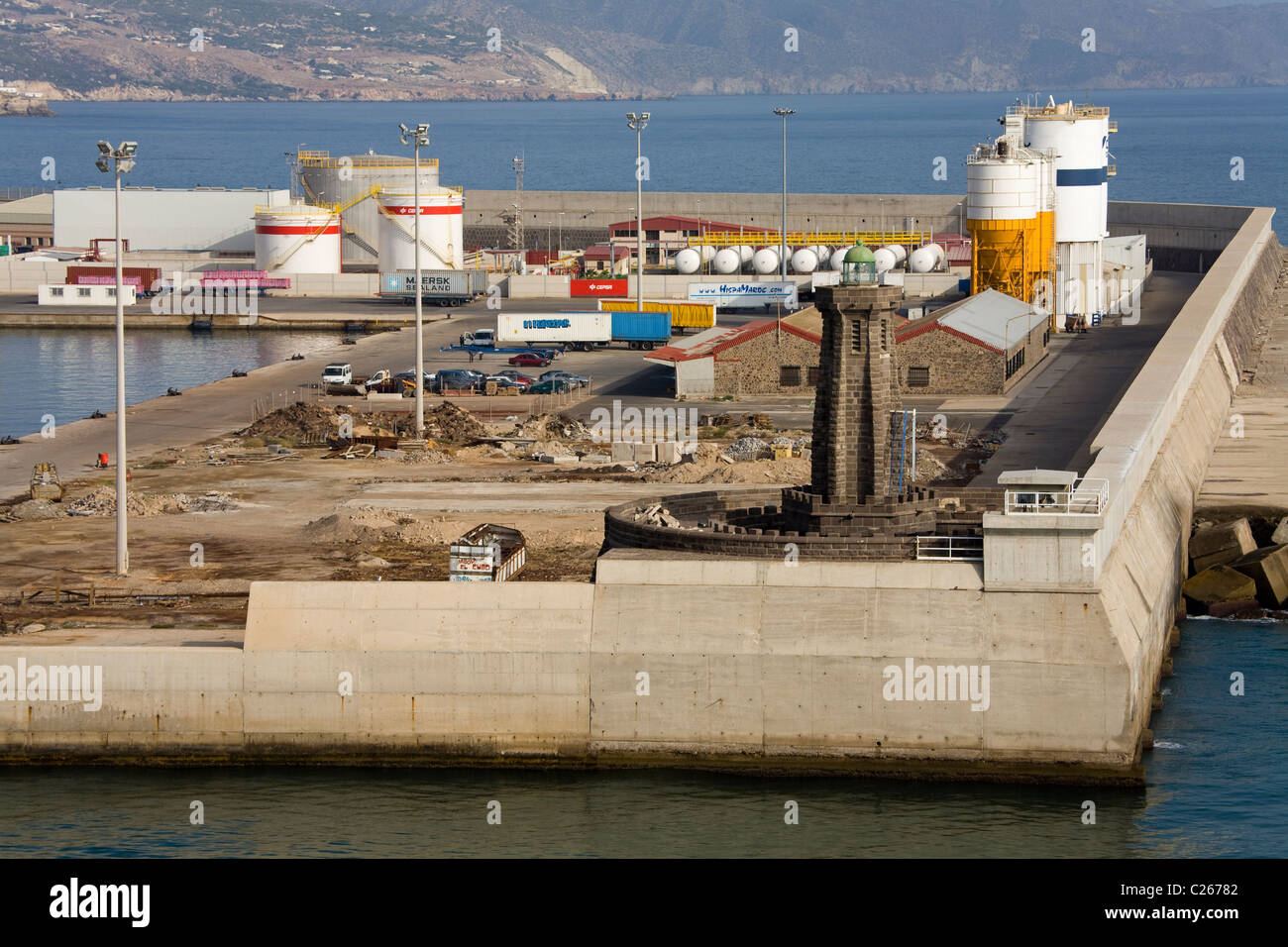 Faro sulla scogliera, porto di Melilla, spagnolo in Marocco, Spagna Foto Stock