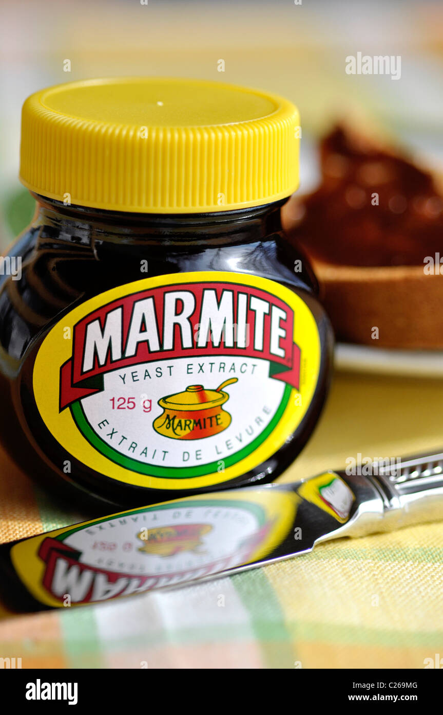 Marmite Jar e Toast Foto Stock