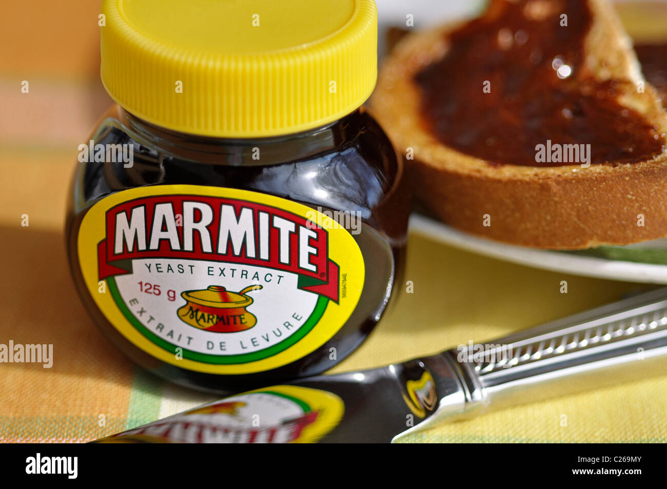 Marmite Jar e Toast Foto Stock