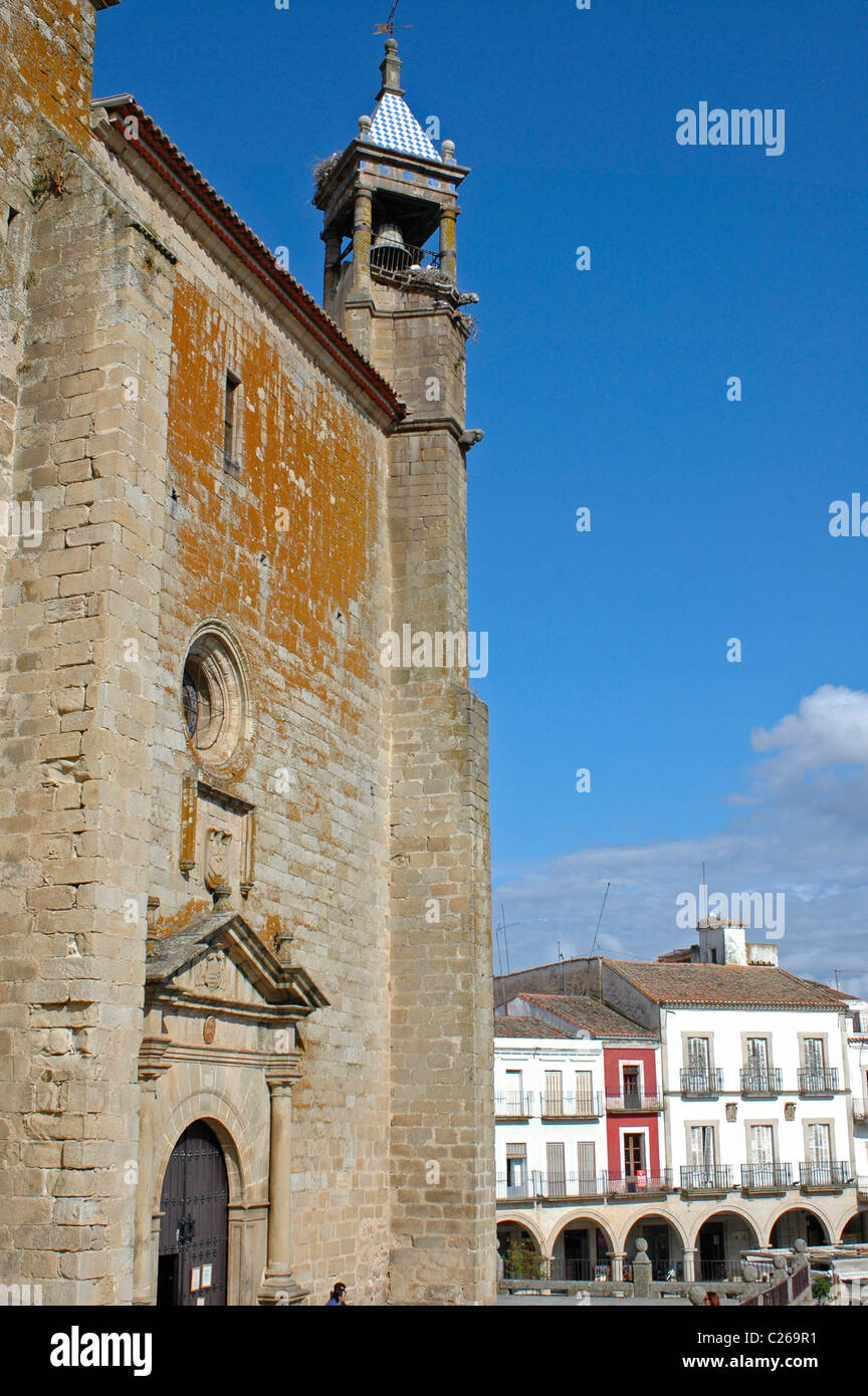 La chiesa di San Martino (XV-XVI secolo) nella piazza principale, Trujillo. Provincia di Cáceres, Estremadura, Spagna Foto Stock