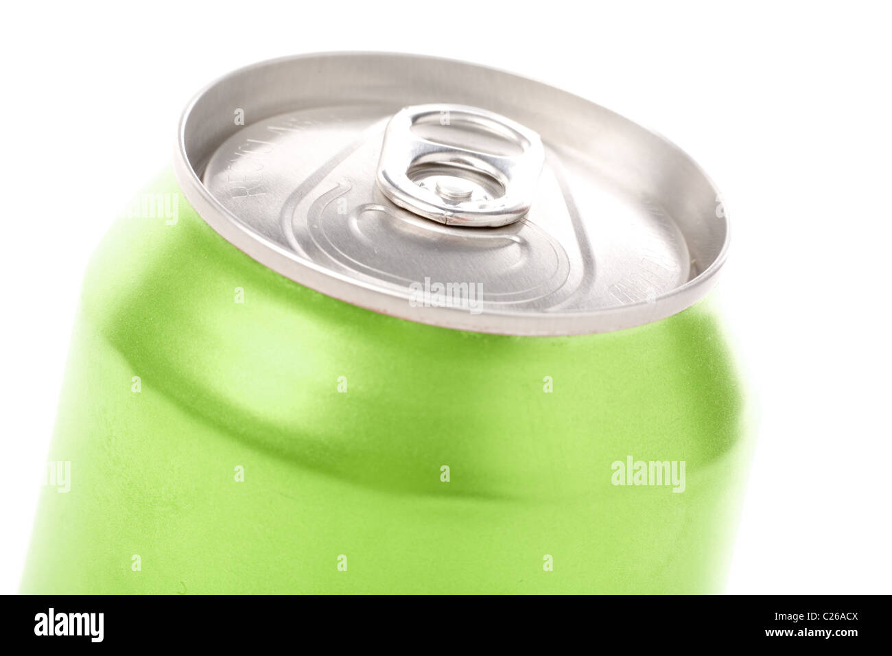 Verde di soda vuota può con sfondo bianco Foto Stock