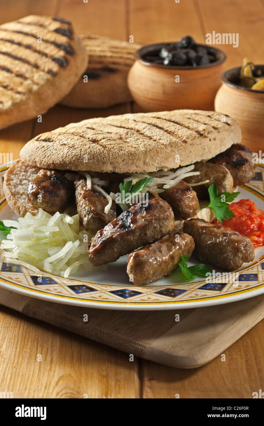 Cevapcici. Cibo popolare Balcani Foto Stock