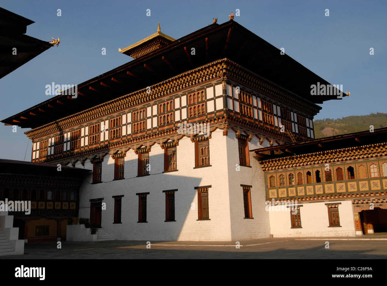 Edifici e cortile di Thimphu Dzong, Thimphu Bhutan Foto Stock