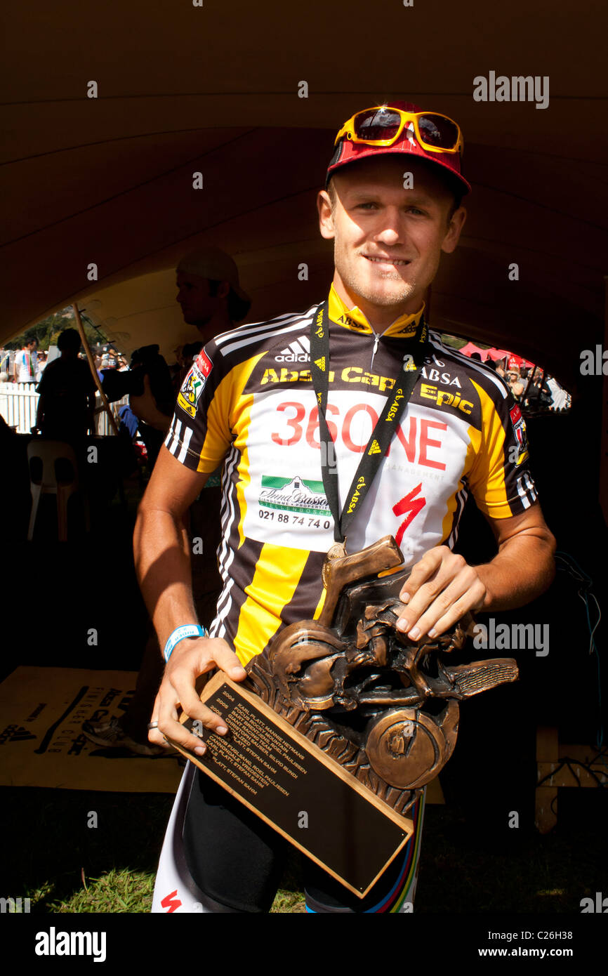 Burry Stander felice di aver ricevuto il trofeo per il 2011 ABSA Cape Epic Foto Stock