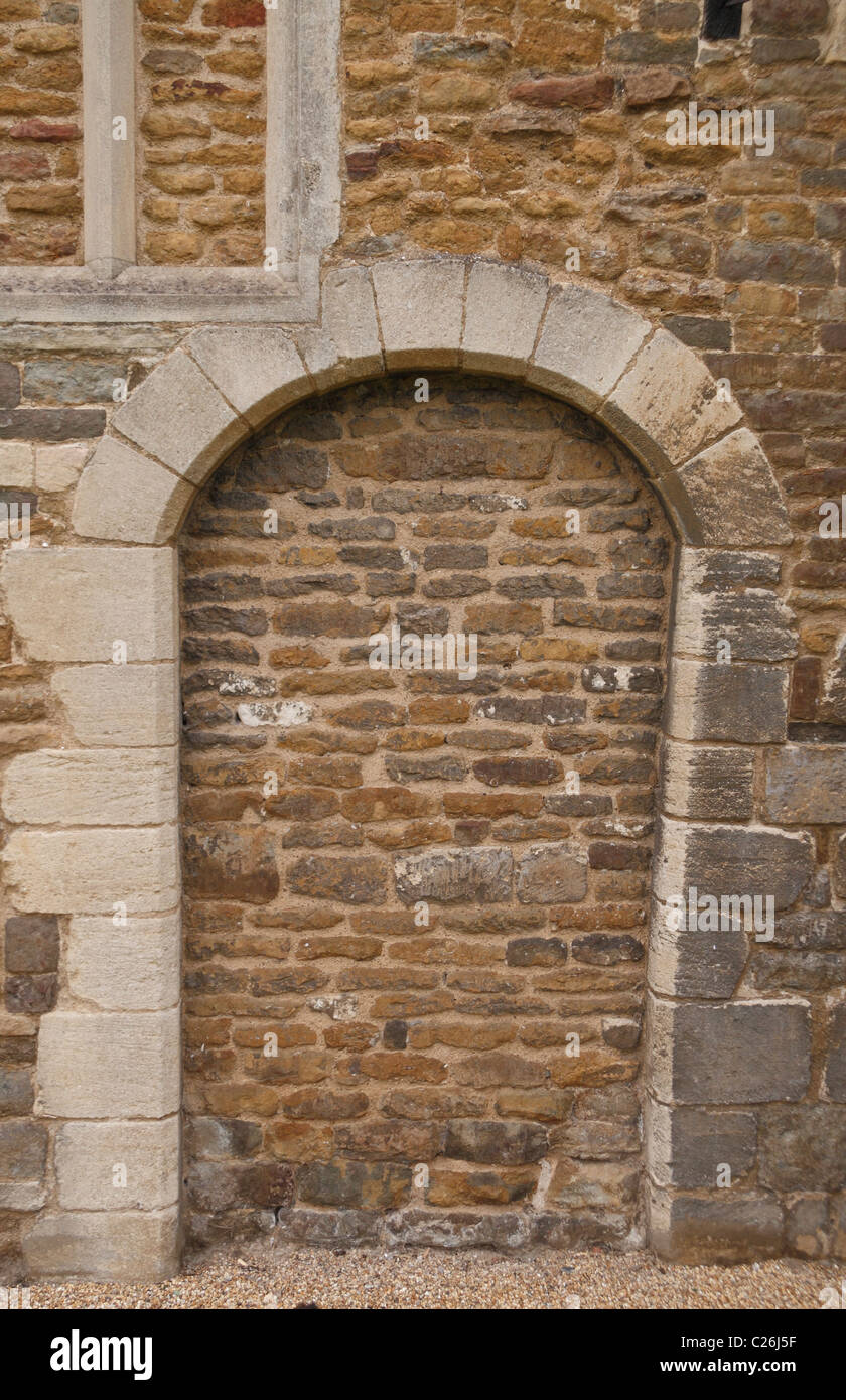 Dettaglio mostrante gli intricati muratura in mattoni di una porta a tenuta stagna nella grande hall del castello di Oakham, Rutland, Inghilterra. Foto Stock