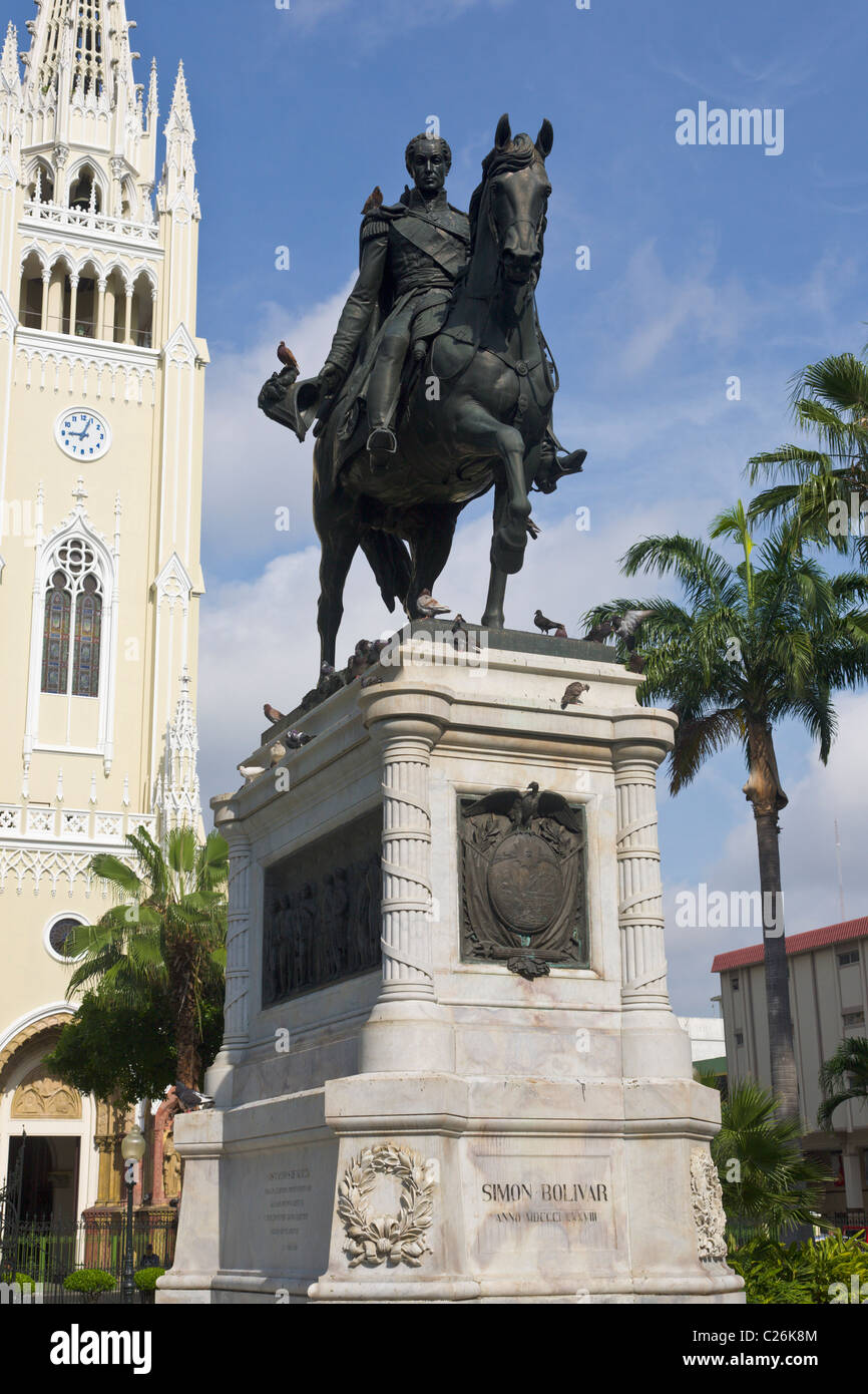 Statua di Simon Bolivar e la Cattedrale, il Parque Bolivar, Guayaquil, Ecuador Foto Stock