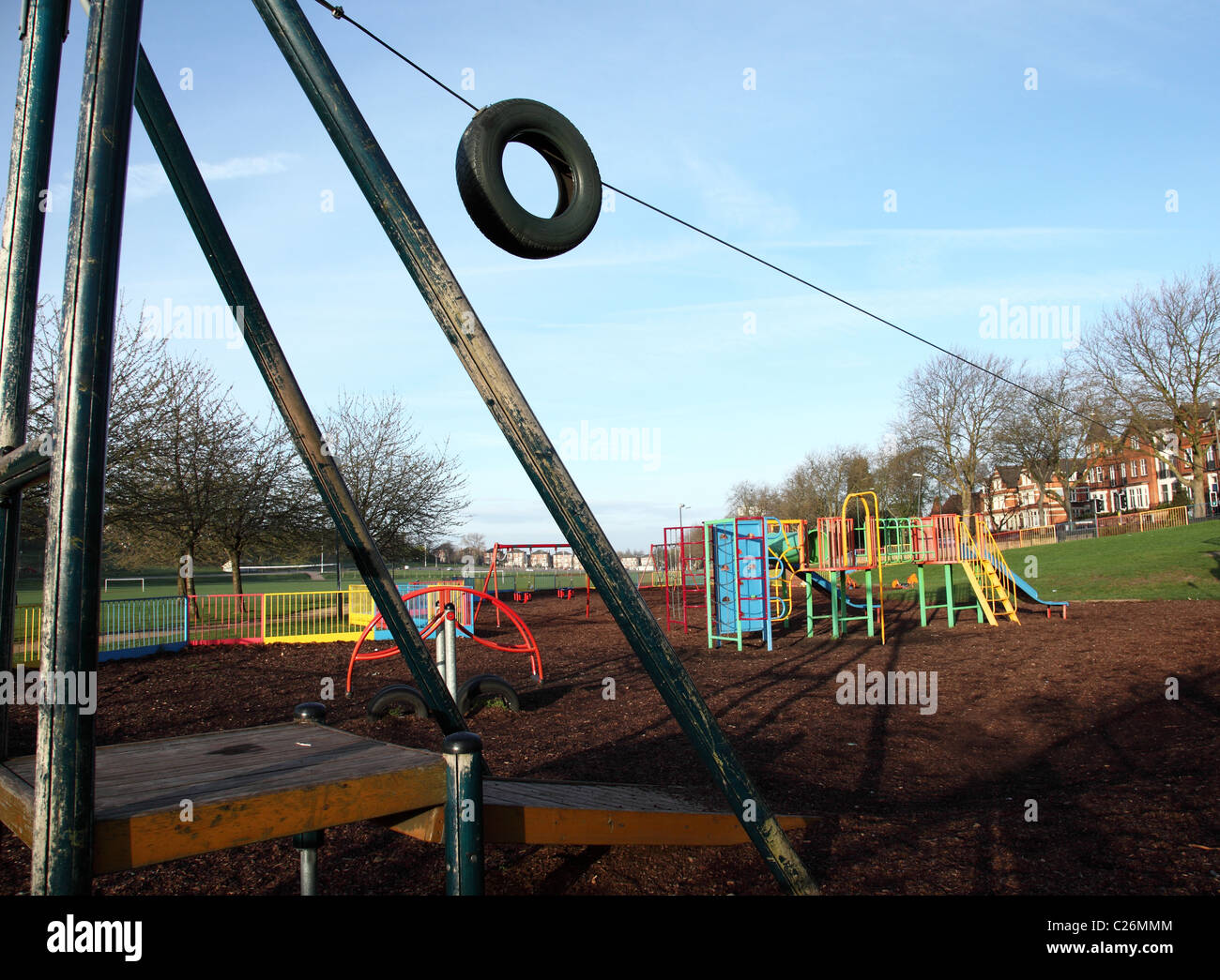Un'area giochi per bambini in una città del Regno Unito. Foto Stock